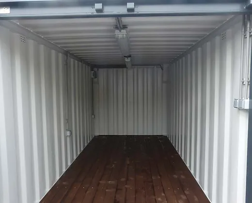 Container da 15 piedi con impianto elettrico, griglie di ventilazione e serratura a chiave