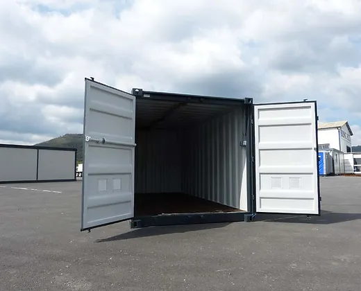 Container da 15 piedi con impianto elettrico, griglie di ventilazione e serratura a chiave
