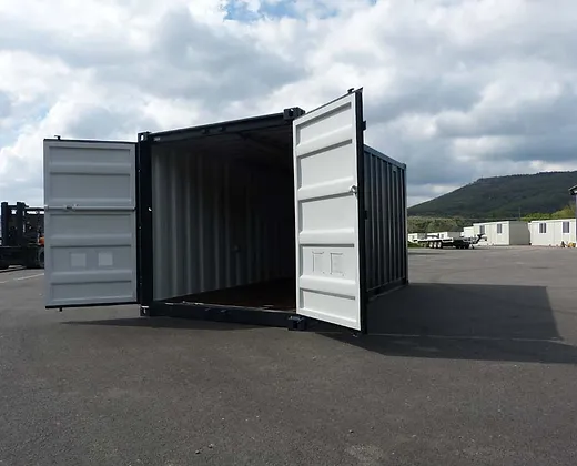 Container da 15 piedi con impianto elettrico, griglie di ventilazione e serratura a chiave
