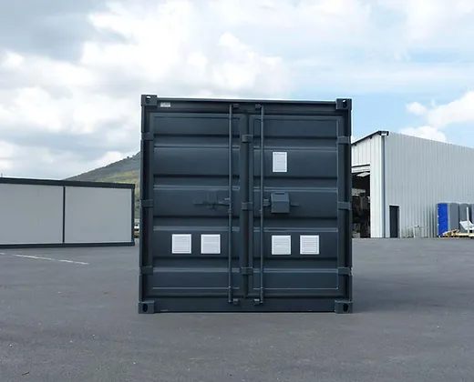 Container da 15 piedi con impianto elettrico, griglie di ventilazione e serratura a chiave