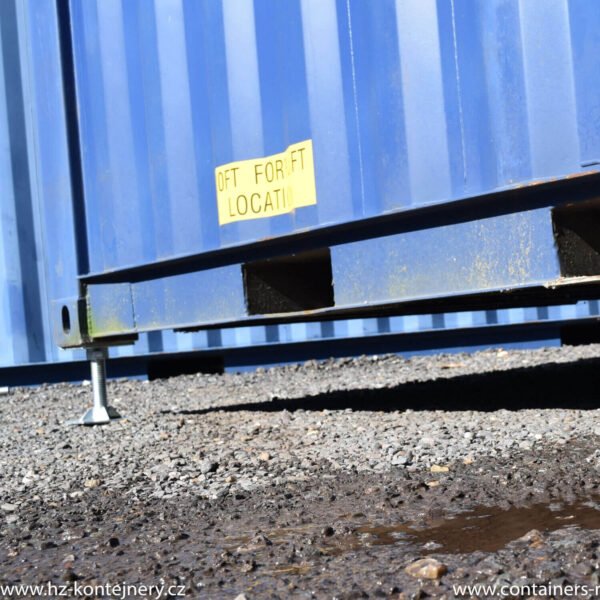 Piedini di livellamento per container marittimo